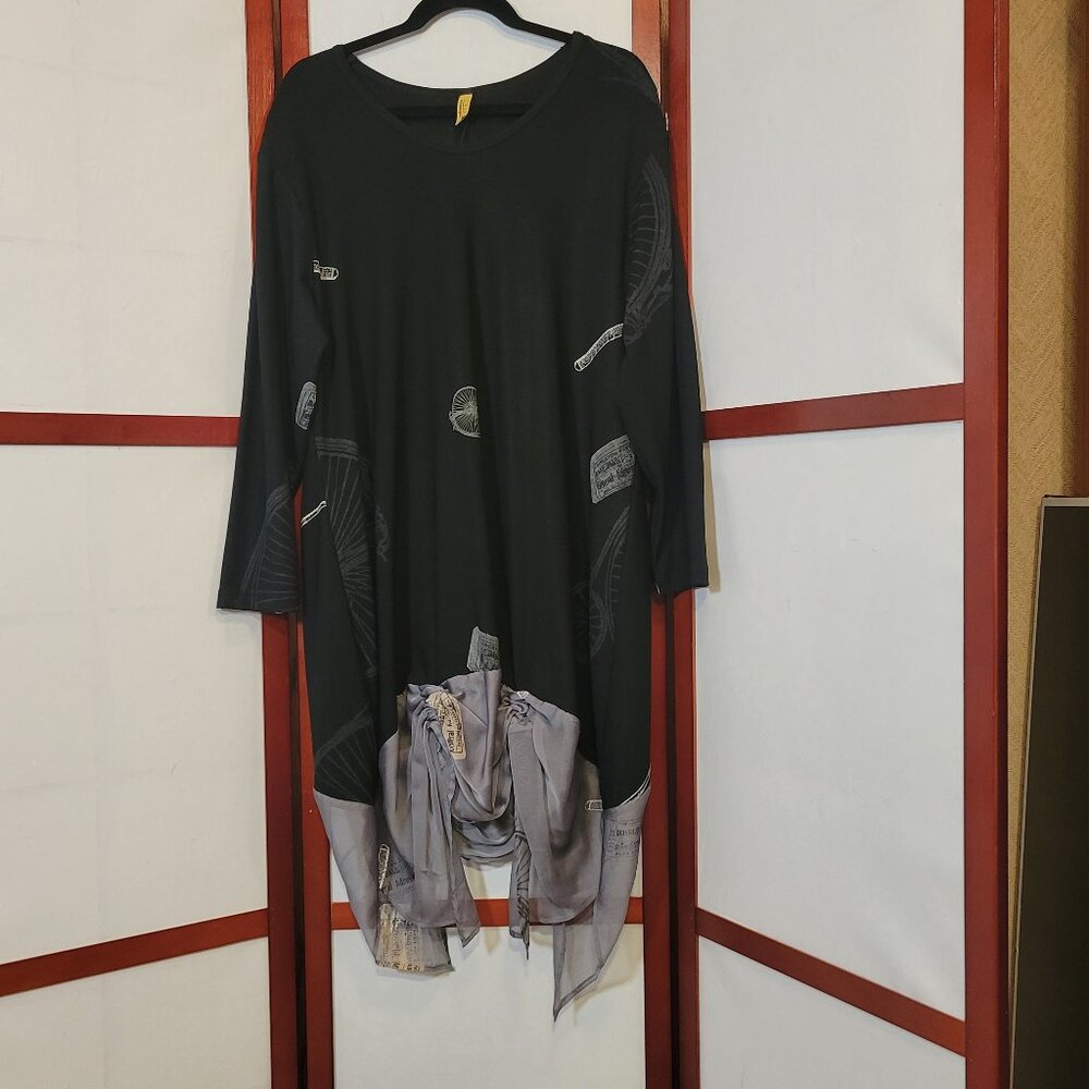 Staley Gretzinger of NY Long Sleeve Designer Top - M/L